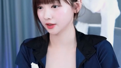 가슴을 심하게 오픈한 여경 히또 + 검정 팬티 허벅지끈